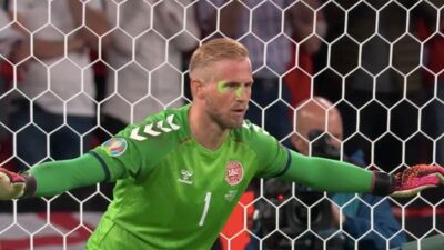 Mata Kiper Denmark ‘Dilaser’, UEFA Denda Inggris Rp516 Juta