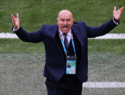 Rusia Tersingkir, Cherchesov Dipecat