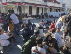 Menko Airlangga: Masyarakat Harus Tetap Waspada Cegah Lonjakan Covid-19